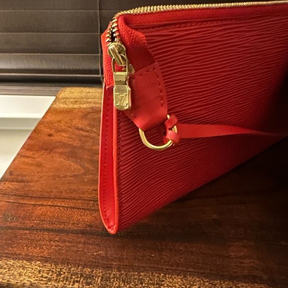 LOUIS VUITTON POCHETTE ACCESSOIRES POUCH HAND BAG IN RED - Picture 6 of 7